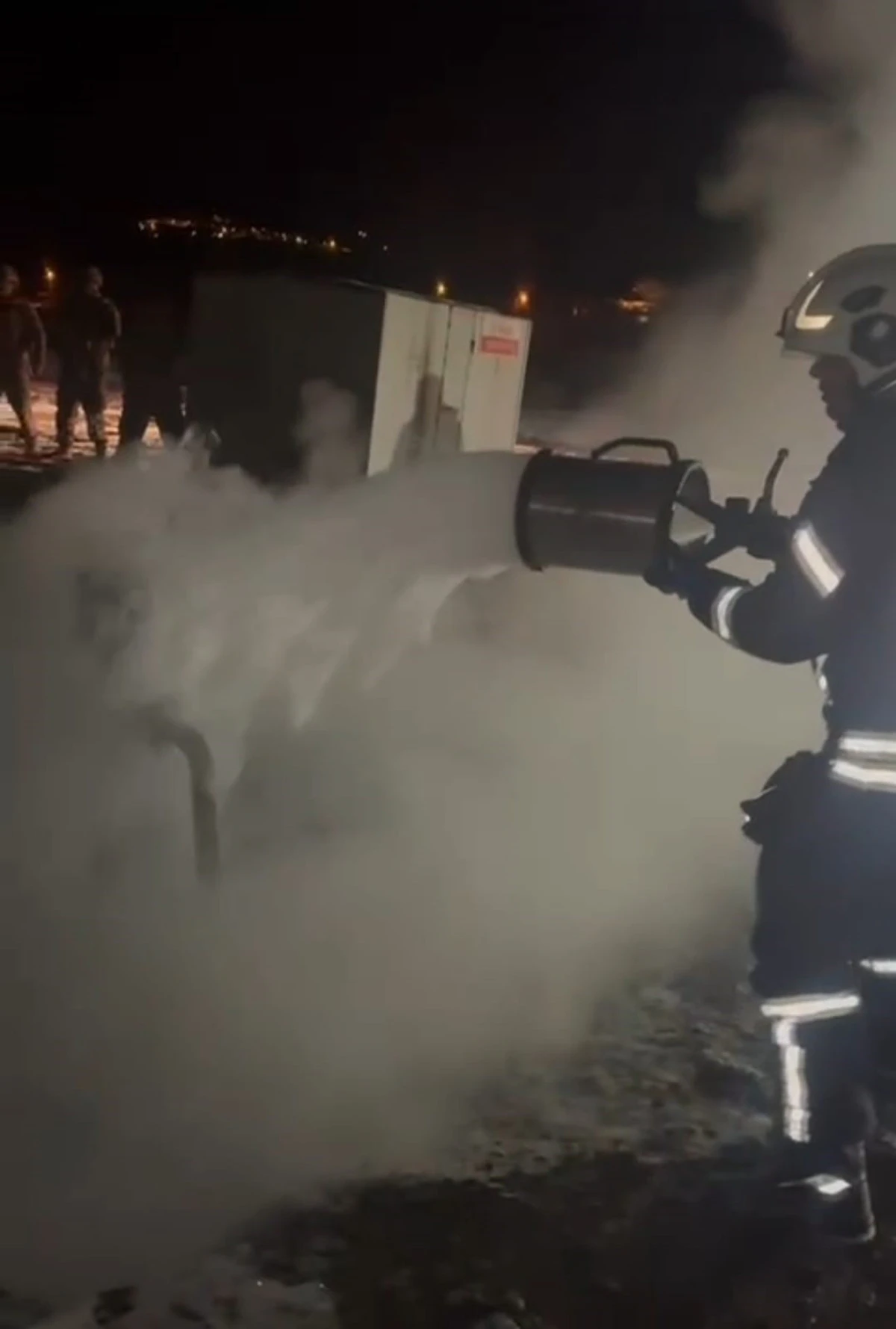  Petrol kuyusunda &ccedil;ıkan yangın s&ouml;nd&uuml;r&uuml;ld&uuml;