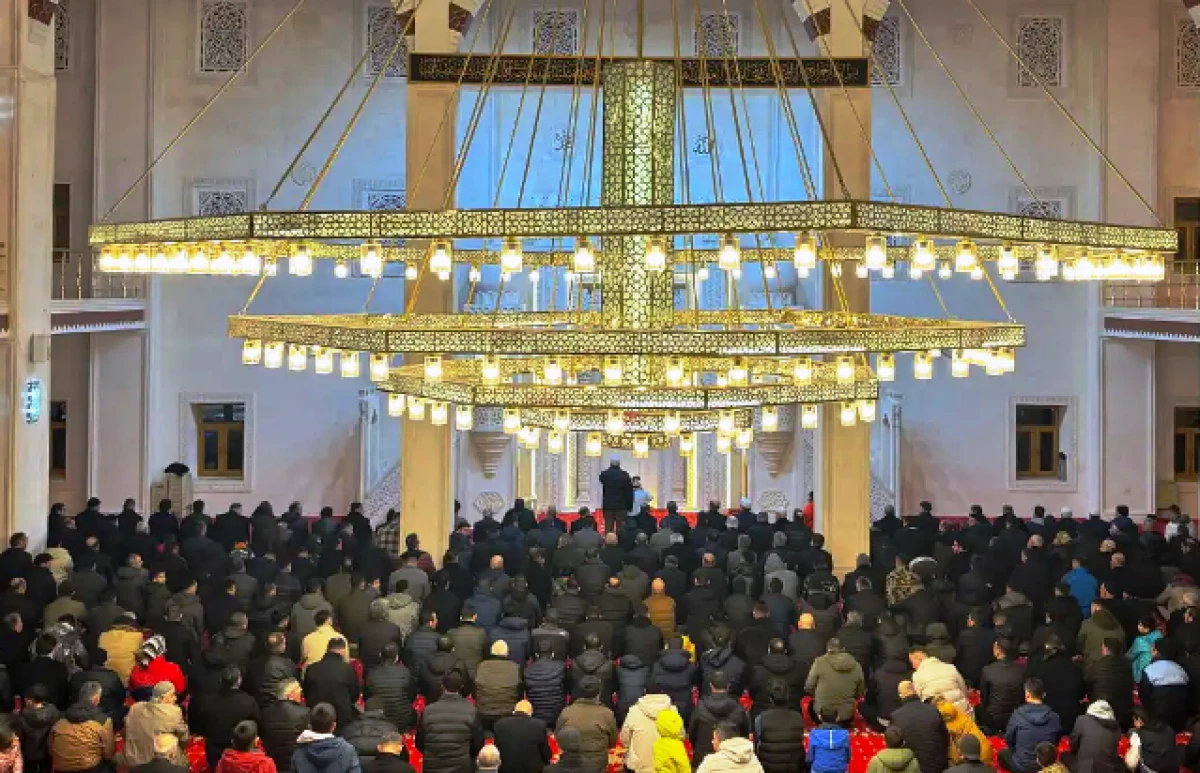 Ramazan ayının m&uuml;jdecisi Berat Kandili idrak edildi