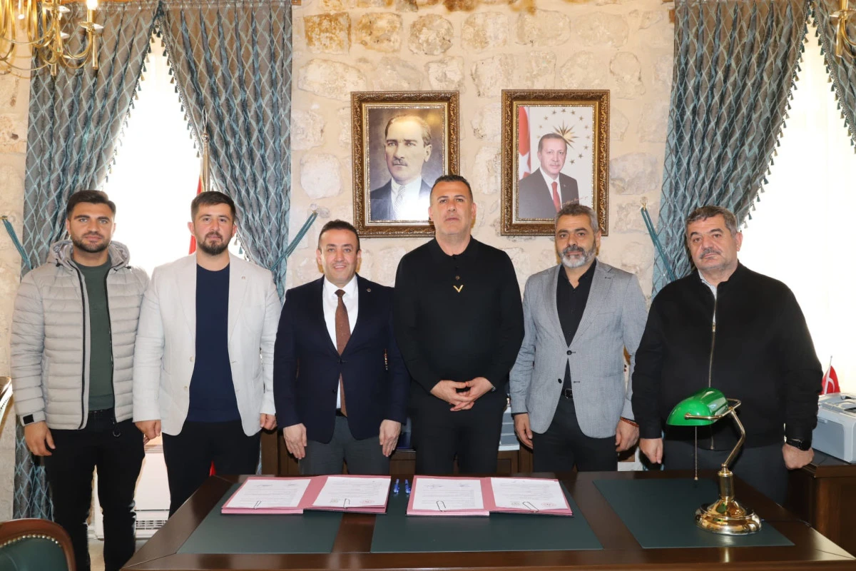 Savur&rsquo;a Yarı Olimpik Y&uuml;zme Havuzu 