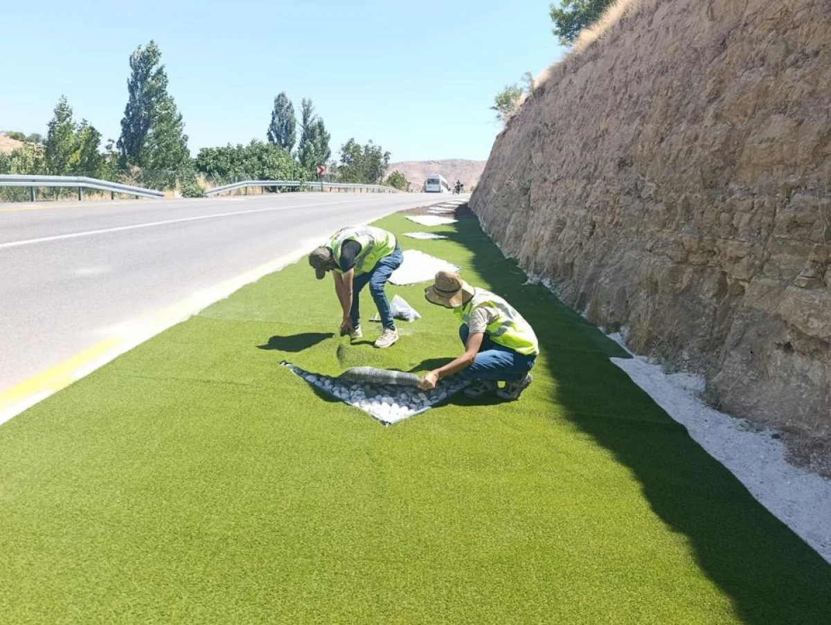 Savur&rsquo;da Peyzaj ve &Ccedil;evre D&uuml;zenleme &Ccedil;alışmaları Aralıksız S&uuml;r&uuml;yor