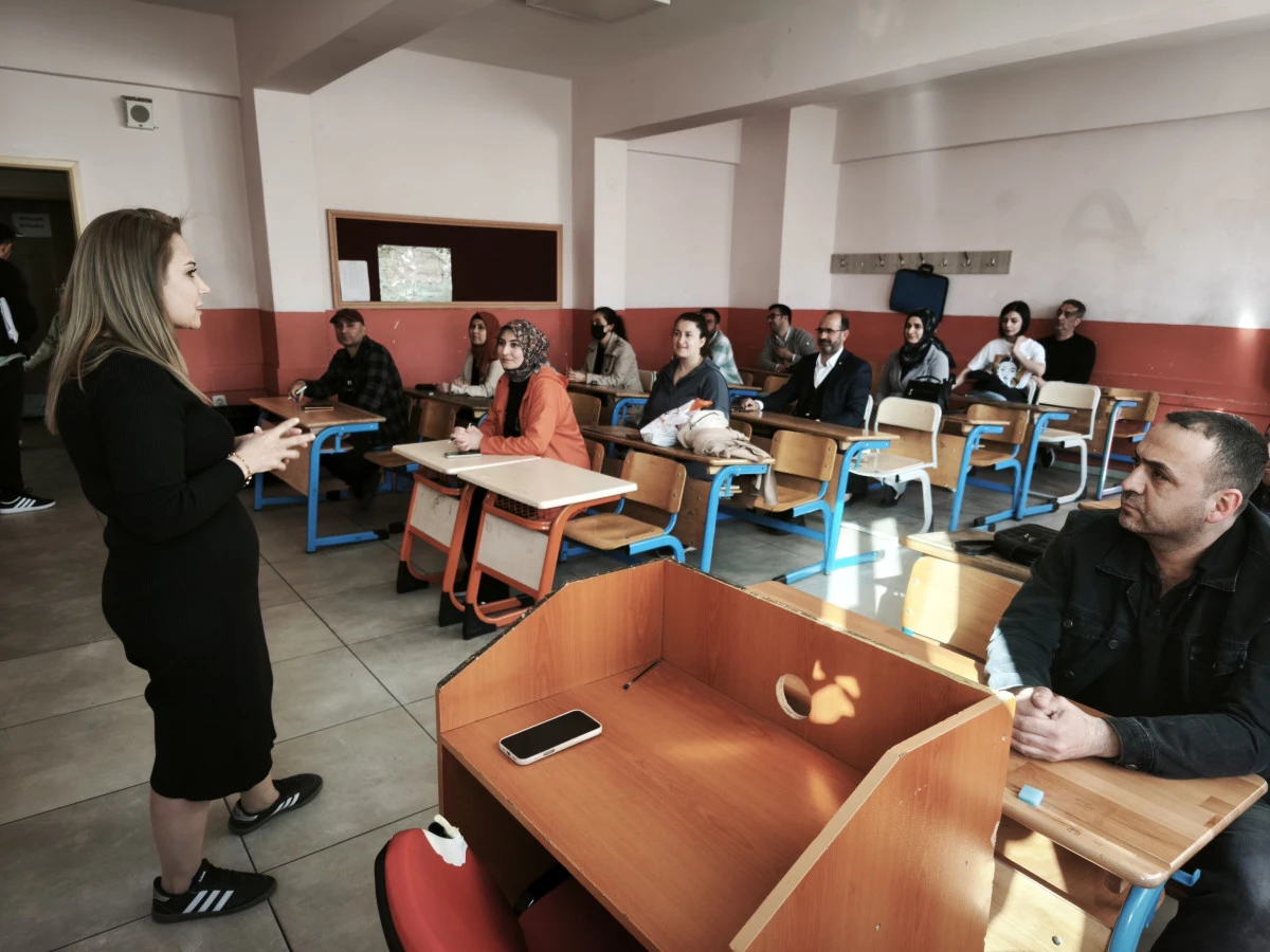 ŞEHİT İLHAN VARANK İLK-ORTAOKULU'NDAN G&Uuml;&Ccedil;L&Uuml; MESAJ: SAĞLAM AİLE SAĞLAM GELECEK