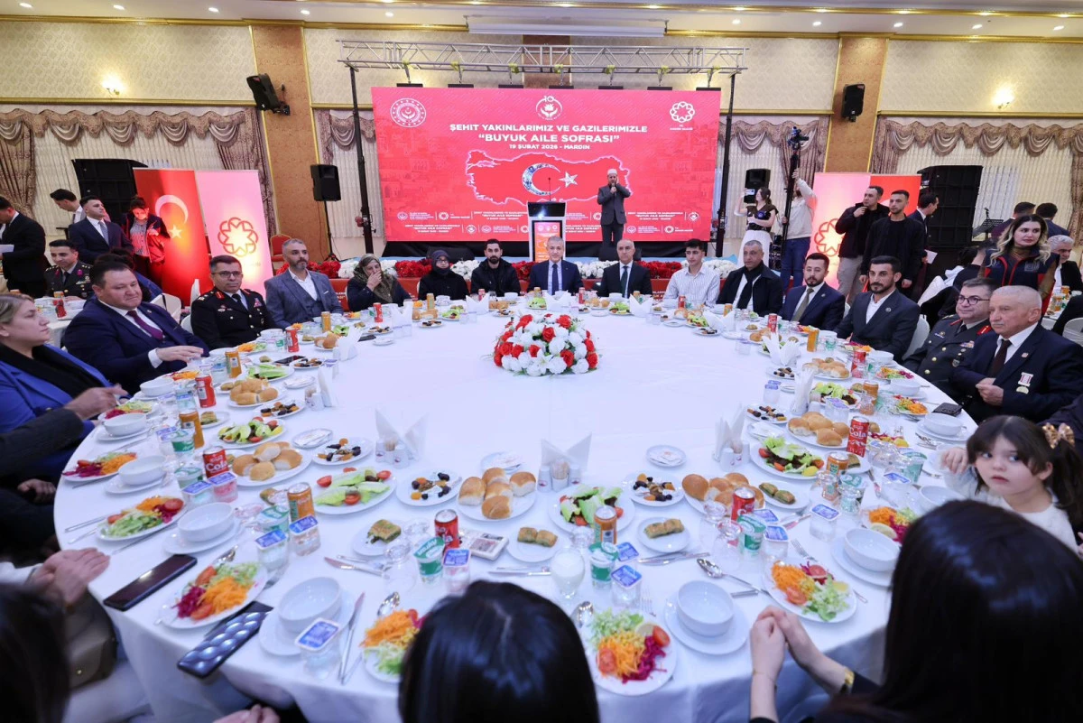 Şehit Yakınlarımız ve Gazilerimiz Onuruna &ldquo;B&uuml;y&uuml;k Aile Sofrası&rdquo; İftar Programı D&uuml;zenlendi