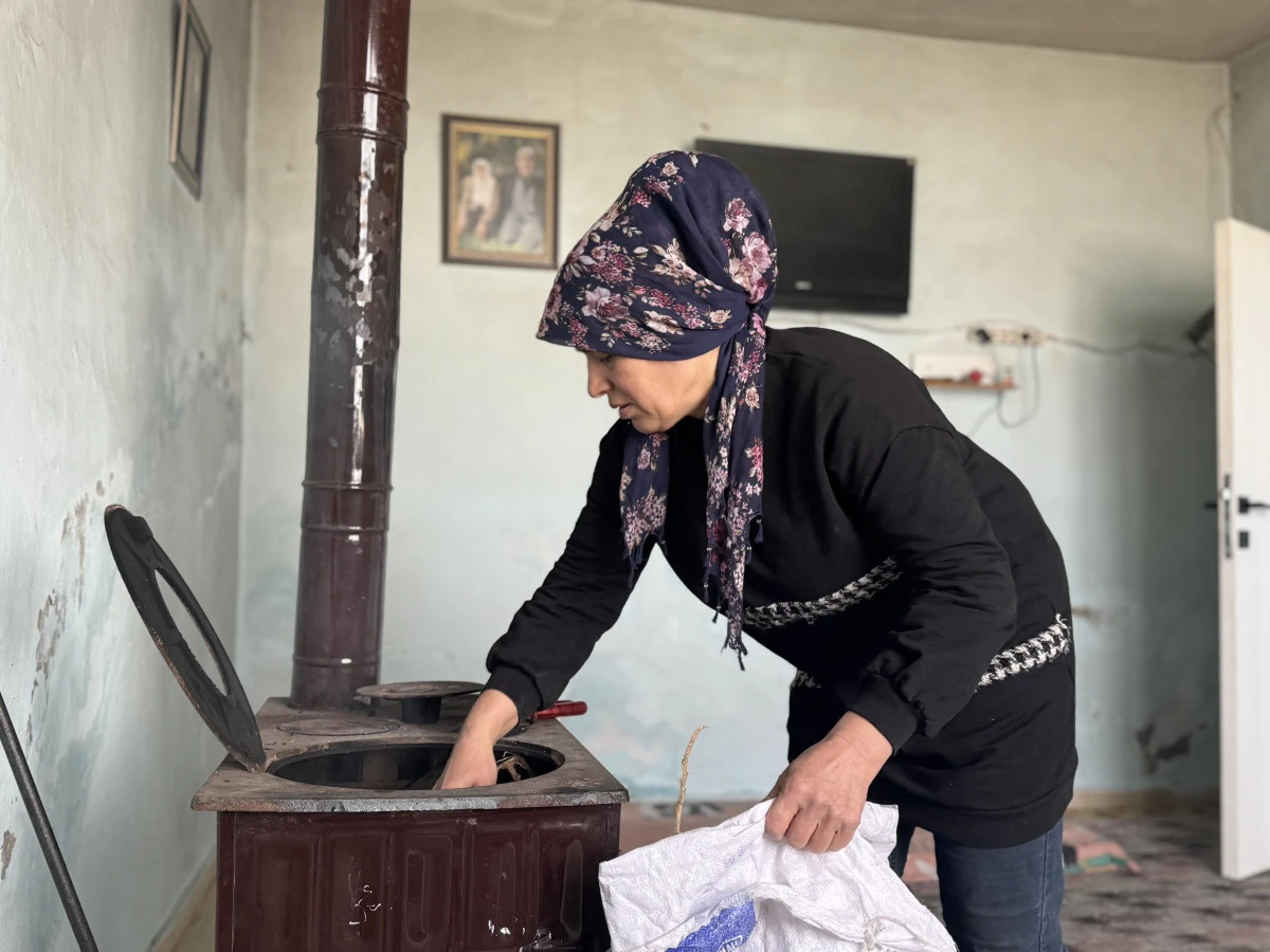 Şiddet ve kuma ger&ccedil;eğine rağmen 4 &ccedil;ocuğu i&ccedil;in m&uuml;cadele ediyor