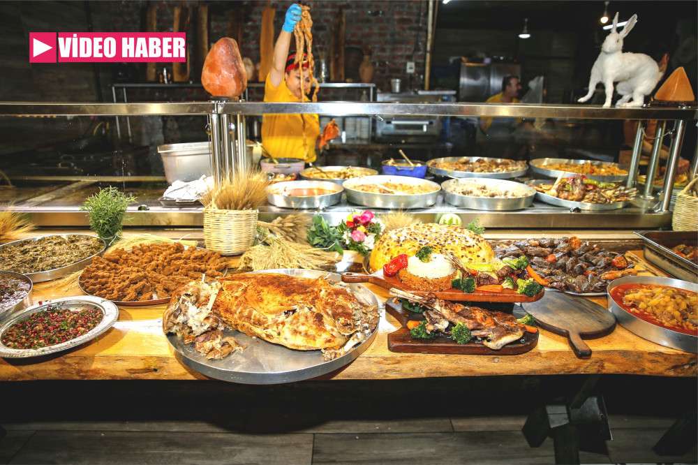 "Sur K&uuml;lt&uuml;r Yolu Festivali"nde Diyarbakır'ın y&ouml;resel yemekleri tanıtıldı