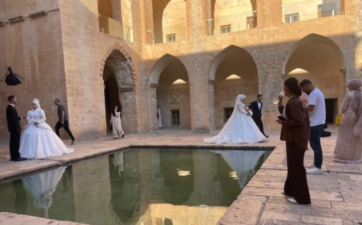 Mardin&rsquo;in Tarihi Mekanları Gelin ve Damatların Tercihi Oluyor