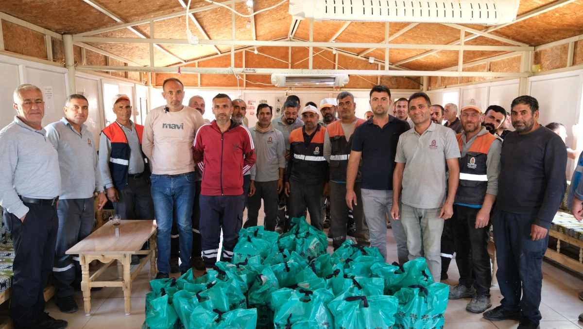 Temizlik İşçilerine Yazlık Kıyafet Desteği
