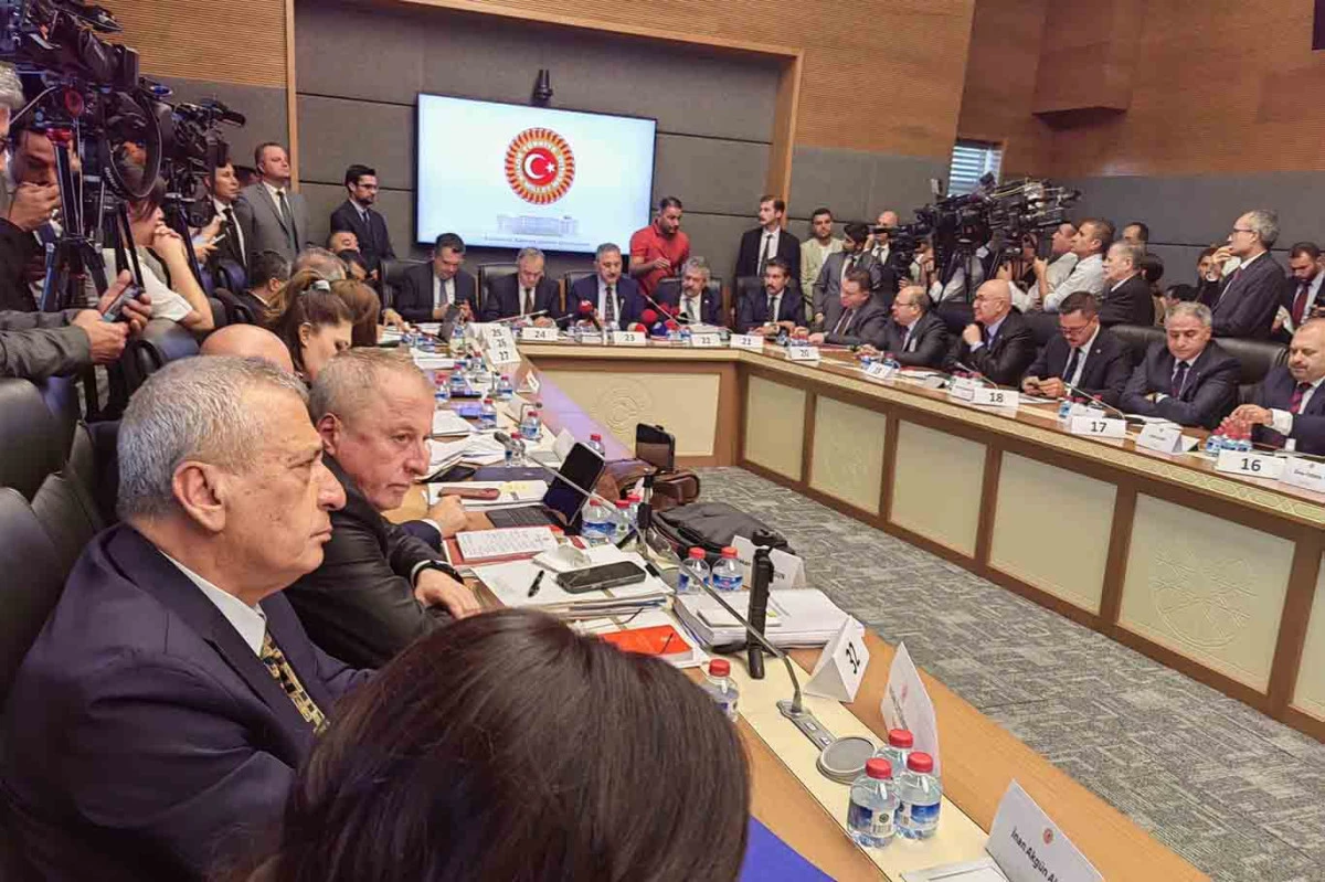 &ldquo;Ter&ouml;rs&uuml;z T&uuml;rkiye&rdquo; yasa teklifi Komisyon&rsquo;dan ge&ccedil;ti