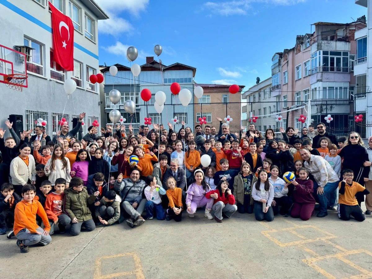 &Uuml;nye İn&ouml;n&uuml; İlkokulu&rsquo;na Anlamlı Destek