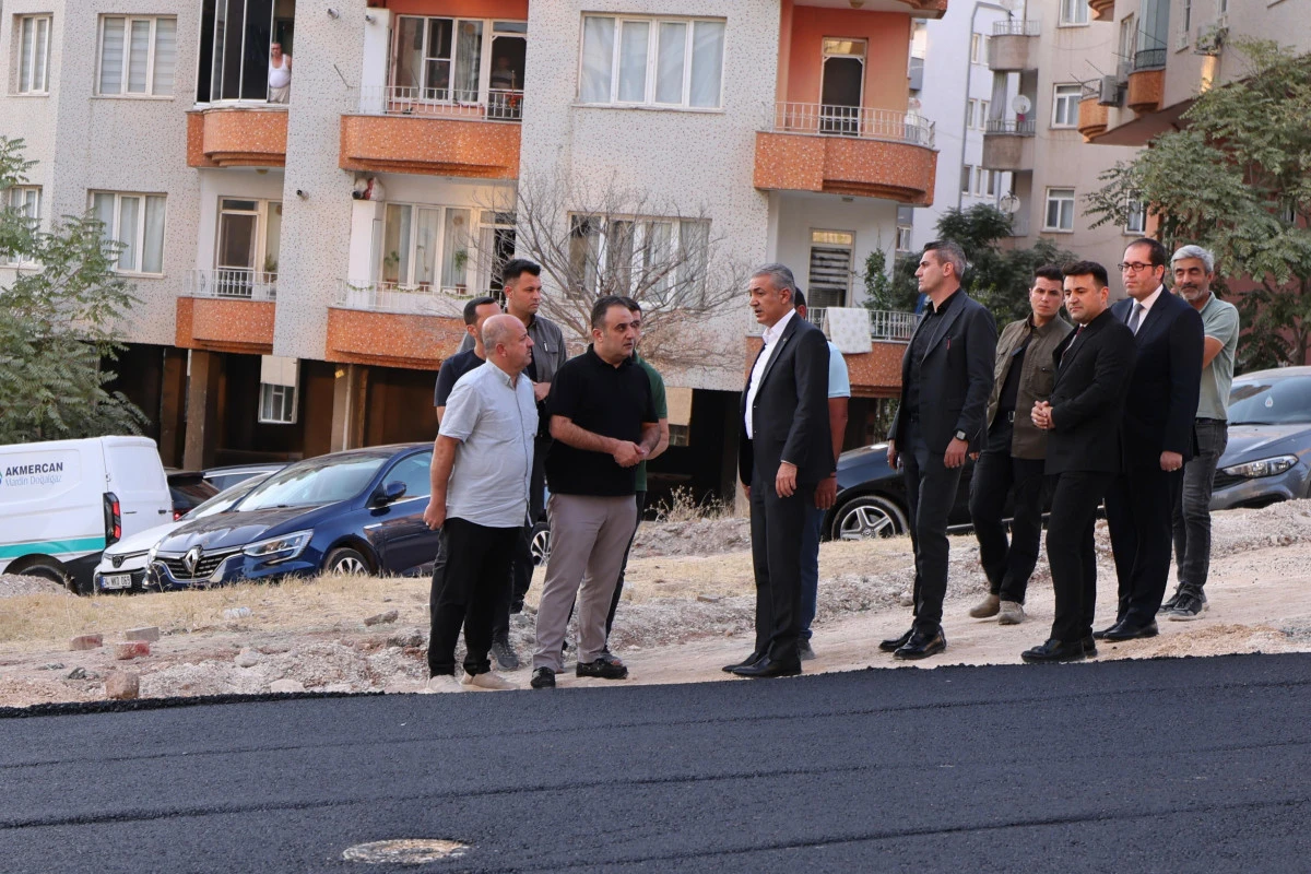 Vali Akkoyun, Ravza Caddesi’ndeki asfalt çalışmalarını inceledi