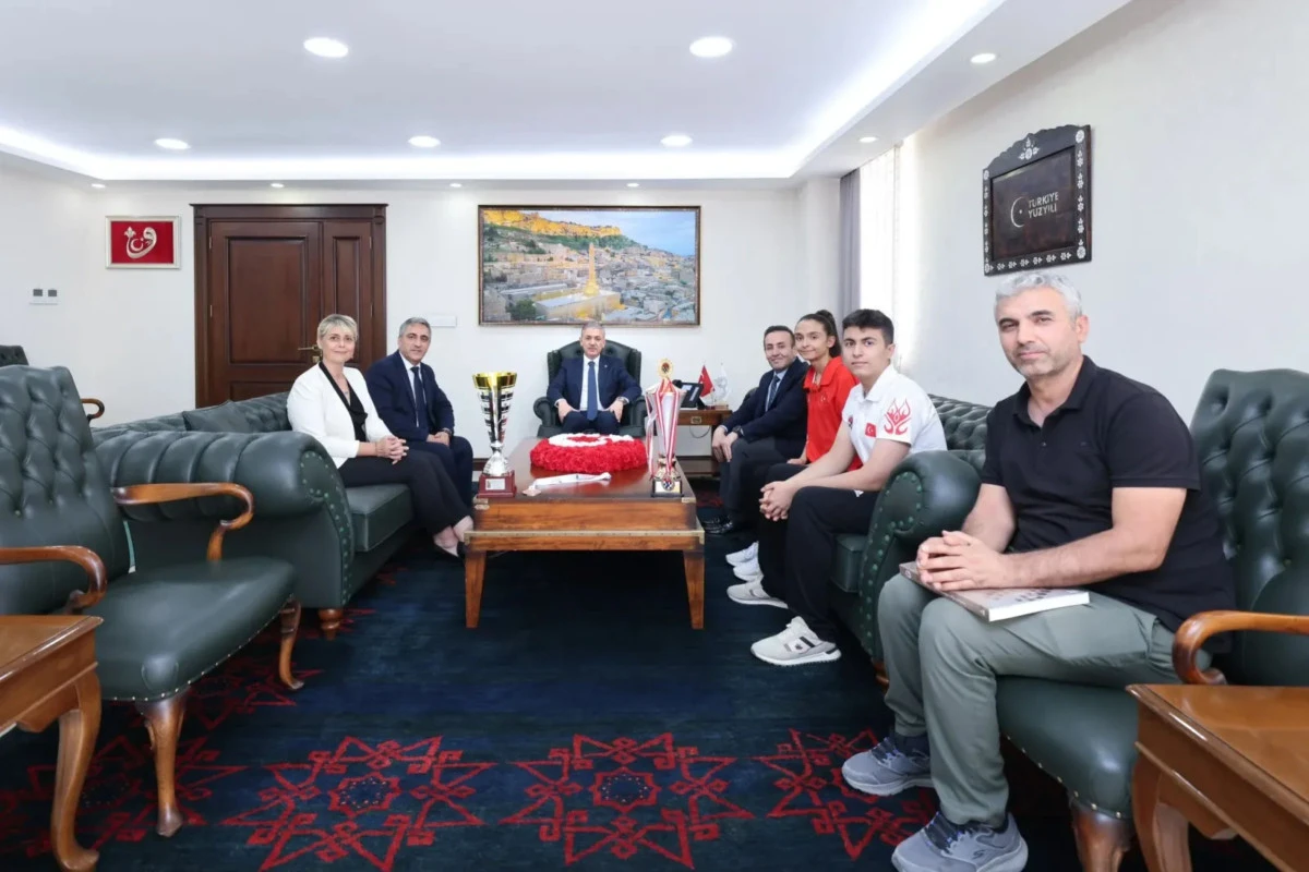 Vali Akkoyun, Satran&ccedil; Şampiyonlarını ve Spor Y&ouml;neticilerini Ağırladı