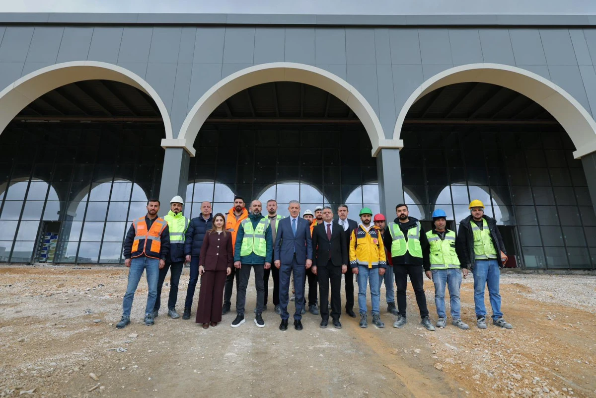 Vali Akkoyun Şehir Hastanesi inşaatını İnceledi