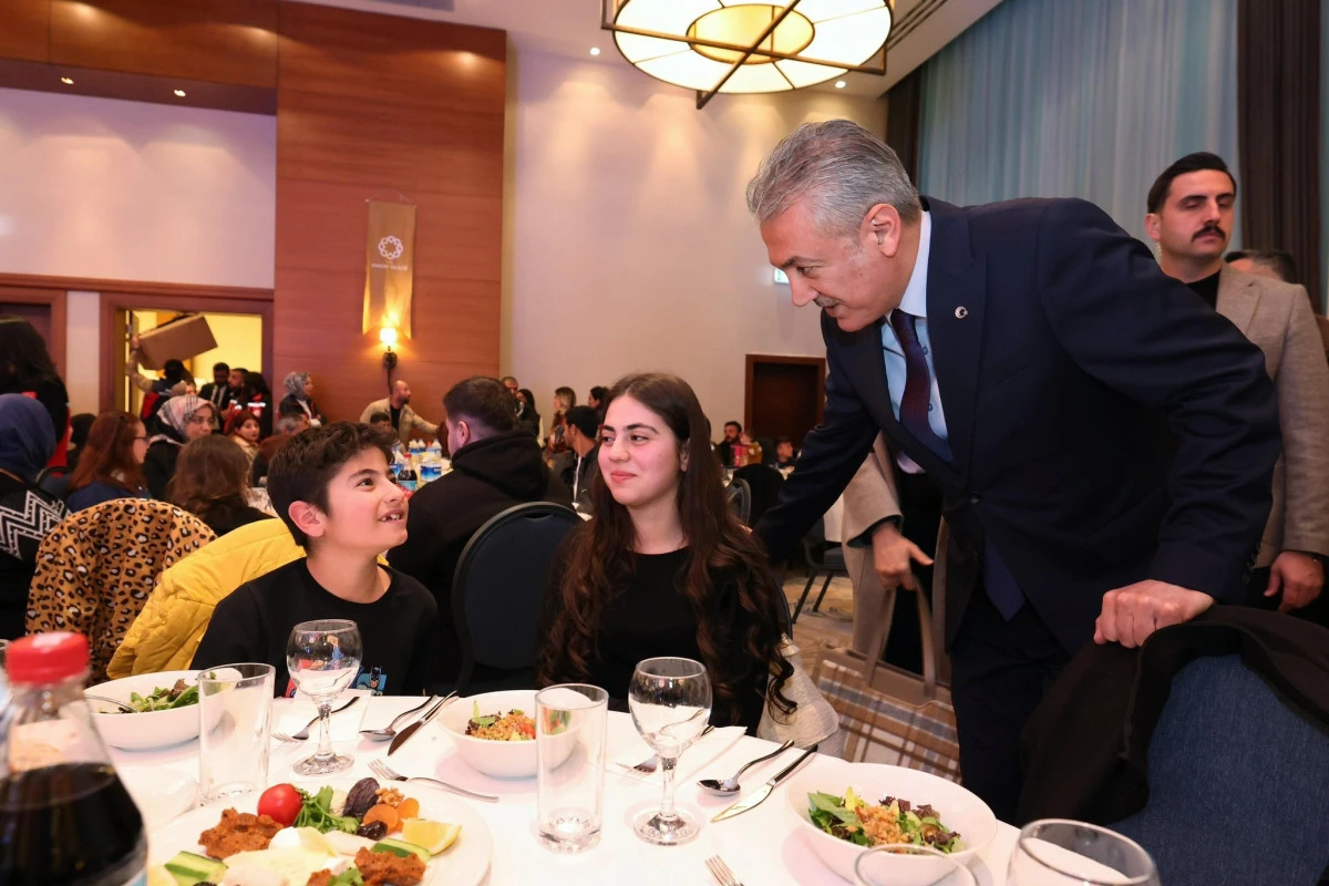 Vali Akkoyun, yetim &ccedil;ocuklar ve aileleriyle iftar sofrasında buluştu