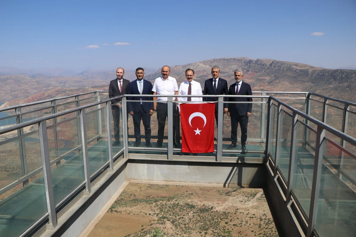 Valiler Siirt’te kültürel ziyaretlerde bulundu
