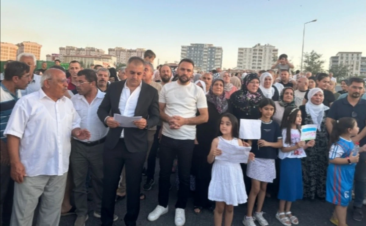 Vatandaşlar, Trafiğe Kapatılan Yolun Tekrar Açıklamasını İstiyor
