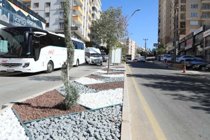 Mardin Büyükşehir Belediyesi Artuklu-Ravza Caddesi’nde Alt ve Üst Yapı Çalışmalarını Sürdürüyor