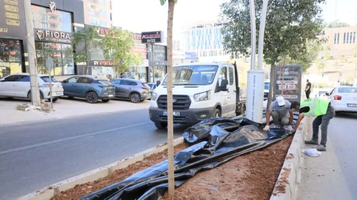 Mardin Büyükşehir Belediyesi Artuklu-Ravza Caddesi’nde Alt ve Üst Yapı Çalışmalarını Sürdürüyor