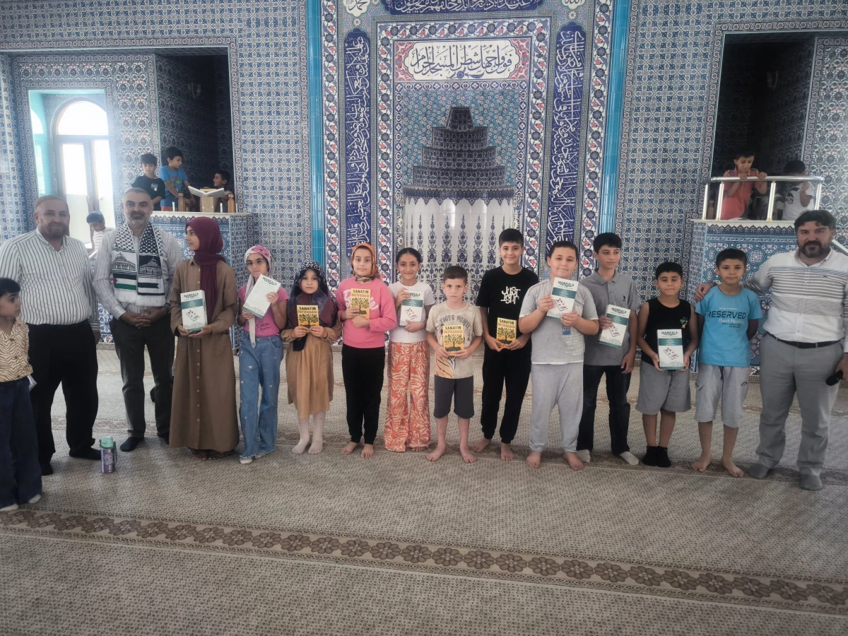 "Yaz Değer ve Medeniyet Buluşmaları" Midyat'ta Y&uuml;zlerce &Ouml;ğrenciyle Buluştu