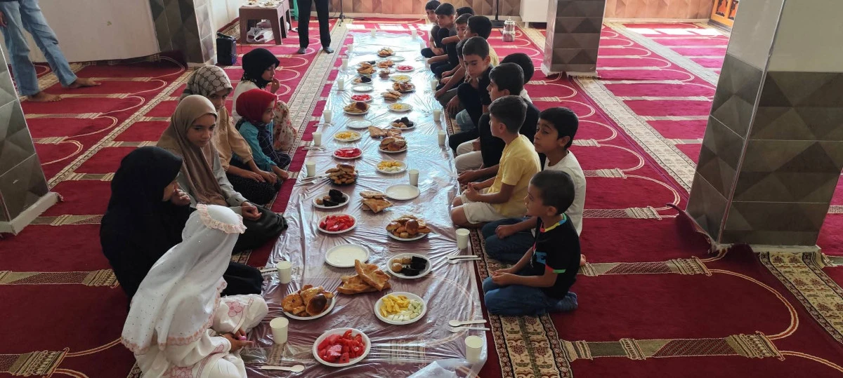 Yeşilli İl&ccedil;e M&uuml;ft&uuml;s&uuml; Sebahattin G&ouml;ksu, Koyunlu K&ouml;y&uuml; Kur'an Kursu &Ouml;ğrencileriyle Kahvaltıda Buluştu