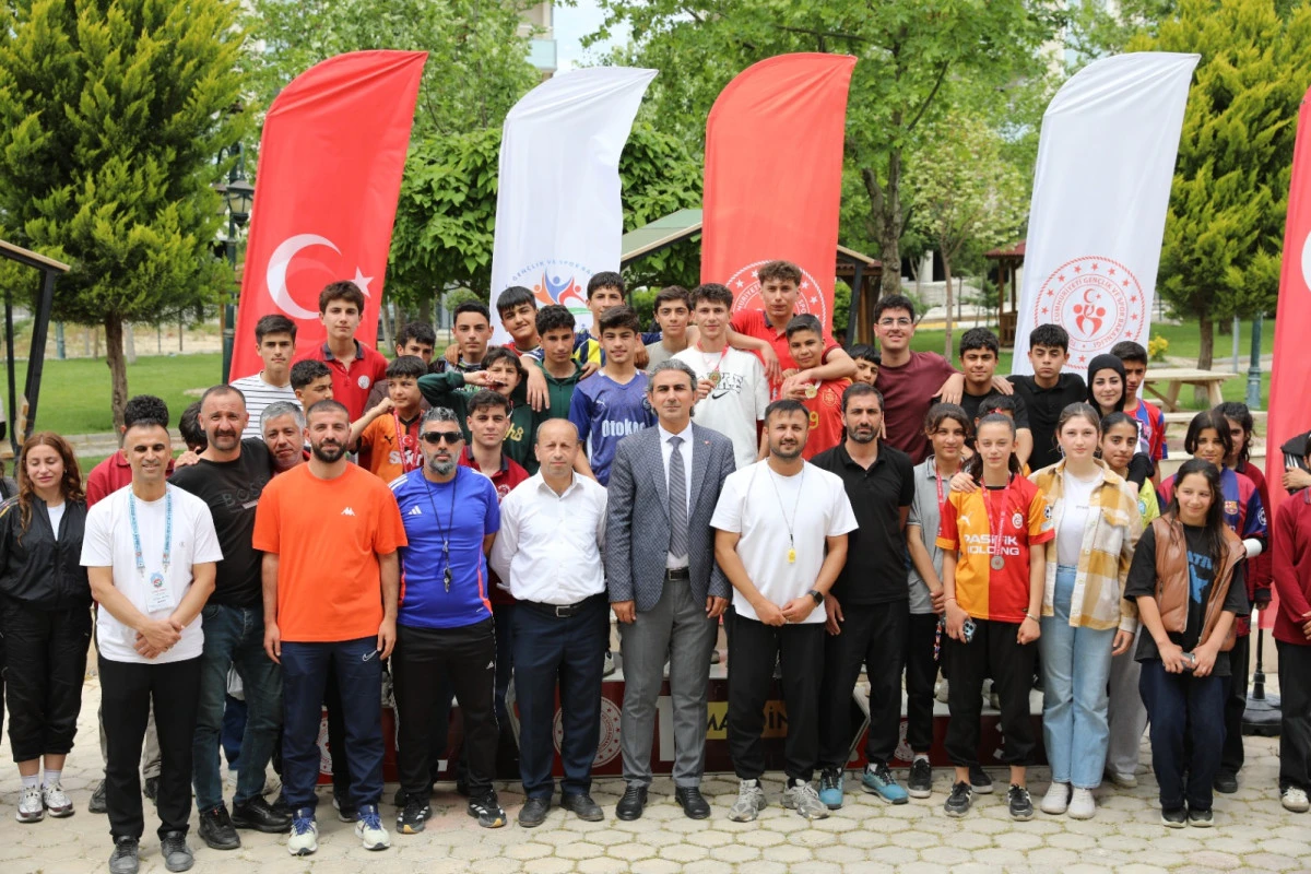 Yeşilli&rsquo;de Gen&ccedil;ler Kros Yarışmasında Buluştu