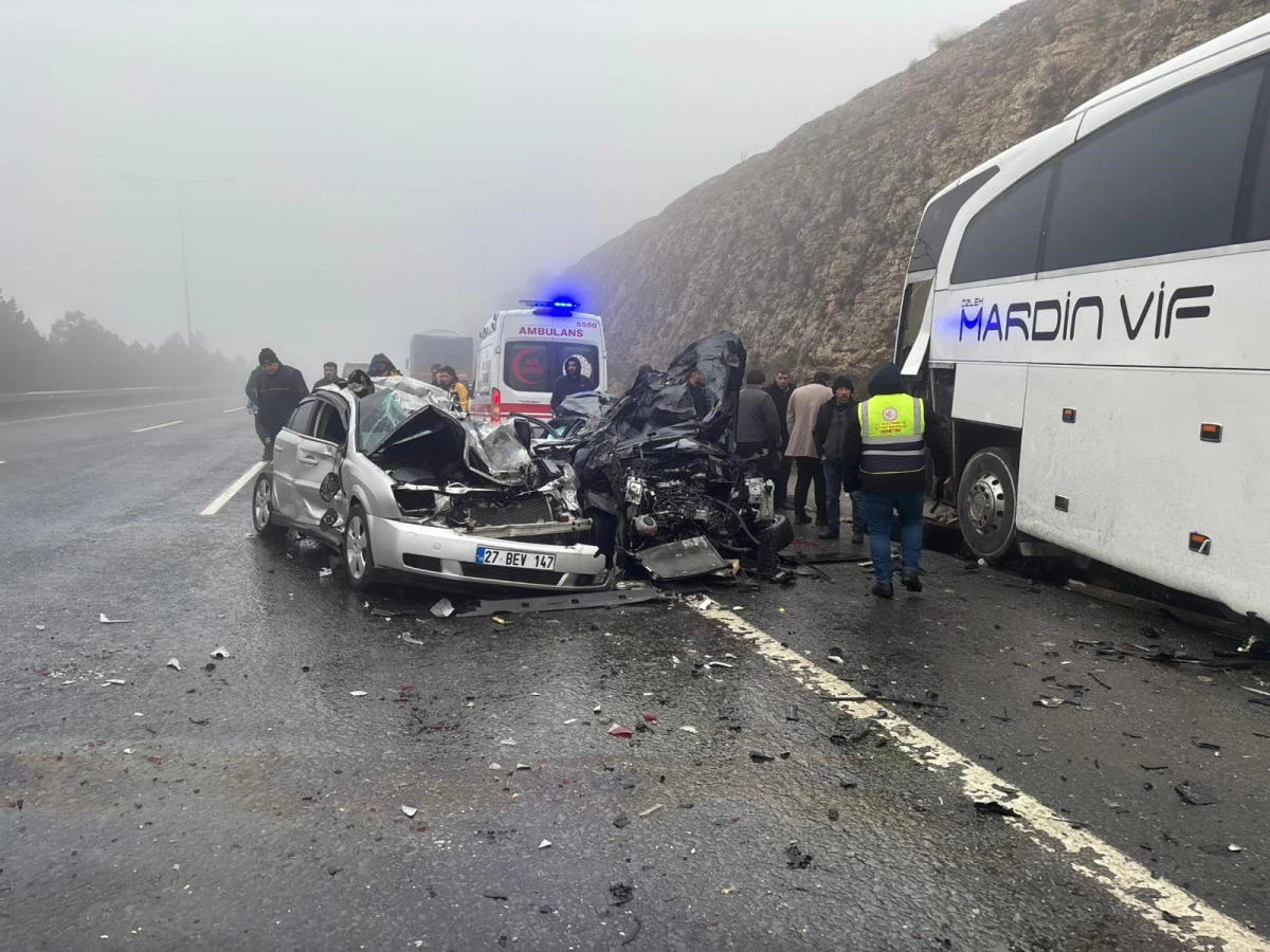 Mardin Yolcu Otob&uuml;s&uuml; kaza yaptı; Ortalık savaş alanına d&ouml;nd&uuml;
